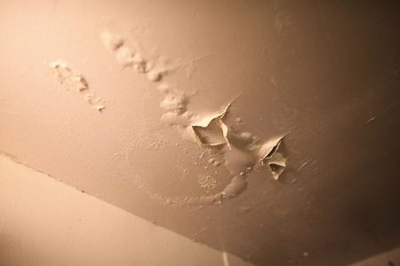cách chống thấm trần nhà do đọng nước