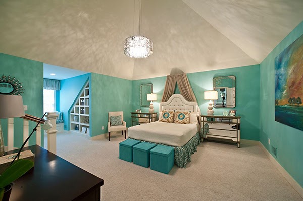 Phòng ngủ sơn màu xanh lam và màu trắng